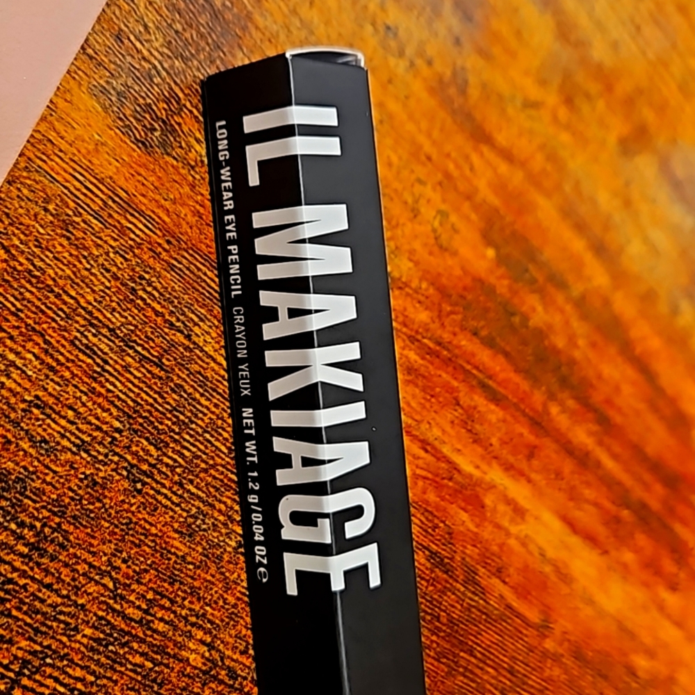 IL MAKIAGE Long Wear Intense Pigment Waterproof Eye Pencil  BATMAN /BAXMAN NIB